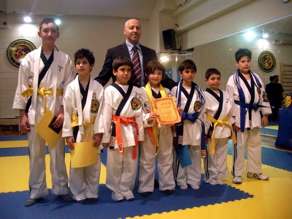 M Luca Romoli con i suoi allievi "Junior"